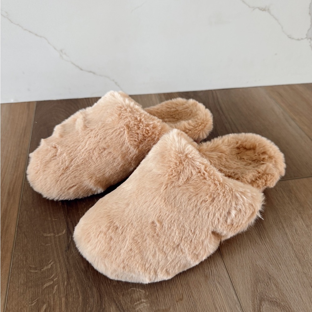 Vionic Tan Fuzzy Slippers